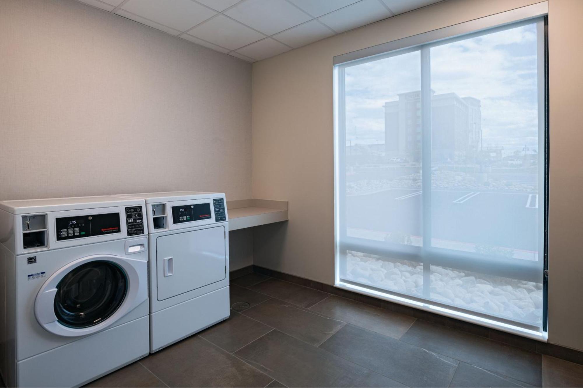 فندق Courtyard By Marriott Colorado Springs North, Air Force Academy المظهر الخارجي الصورة